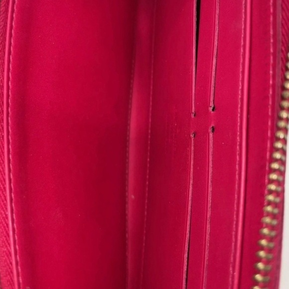LOUIS VUITTON Monogram Vernis Ikat Zippy
Wallet in Rose Indian - Picture 8 of 13